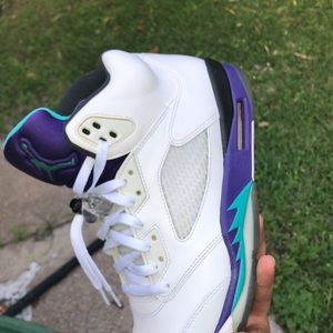 JORDANS. CEMENT 4’s FIRE RES 5’s GRAPE 5’s